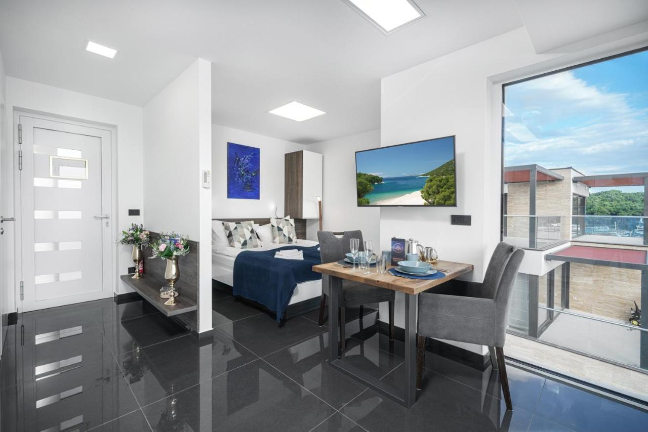 Alexandra Apartments Tribalj Eksteriør bilde