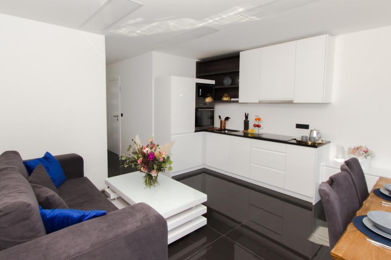 Alexandra Apartments Tribalj Eksteriør bilde