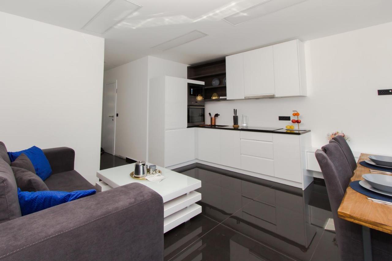 Alexandra Apartments Tribalj Eksteriør bilde