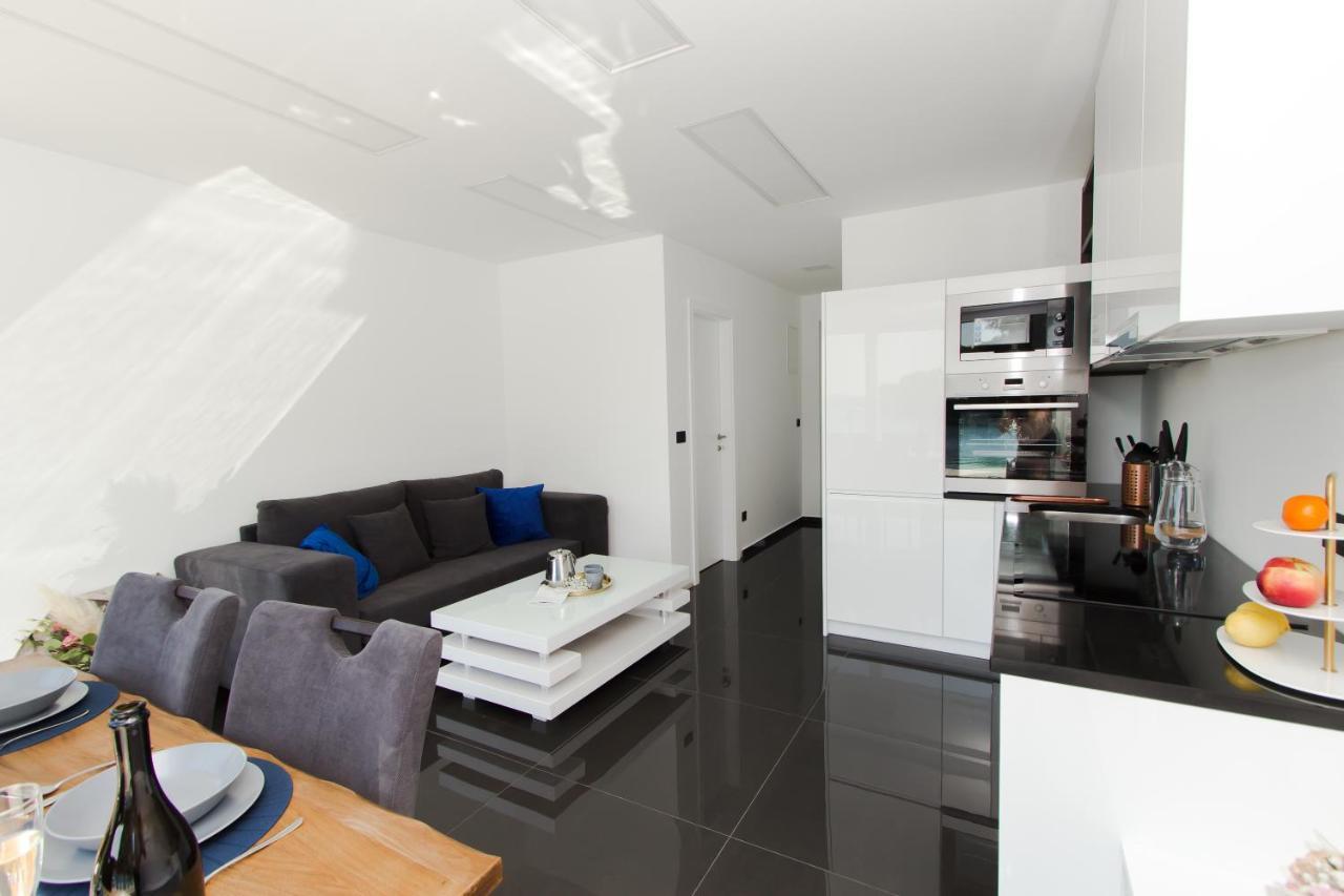 Alexandra Apartments Tribalj Eksteriør bilde