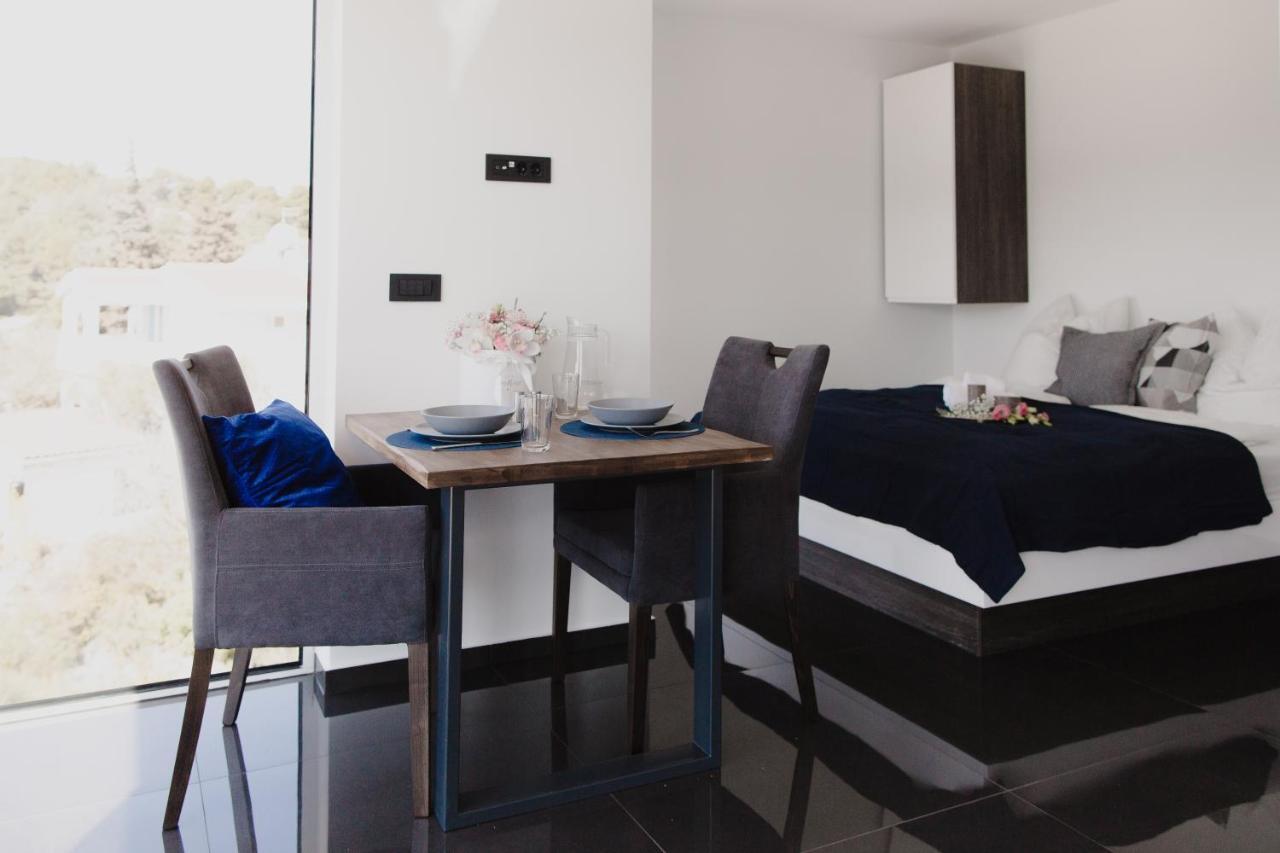Alexandra Apartments Tribalj Eksteriør bilde